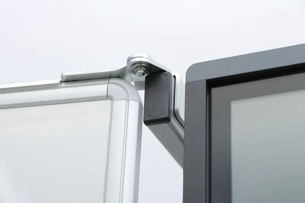 Interaktivní sestava LCD panel na stojanu zvedacím AL IAS s křídly