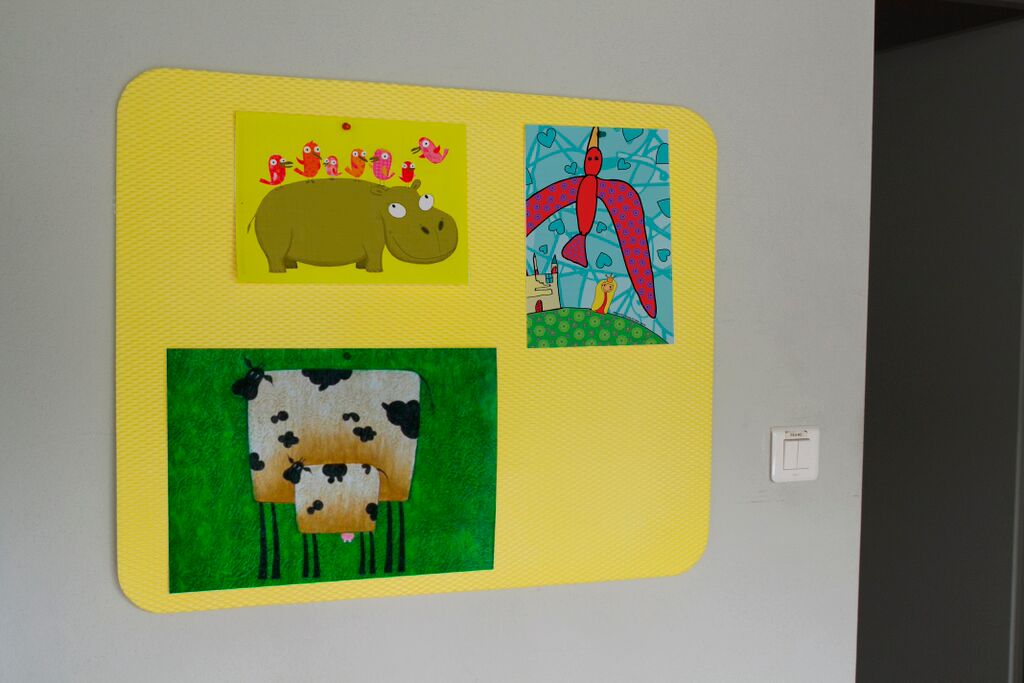 Barevná samolepící nástěnka VYLENKA mini 