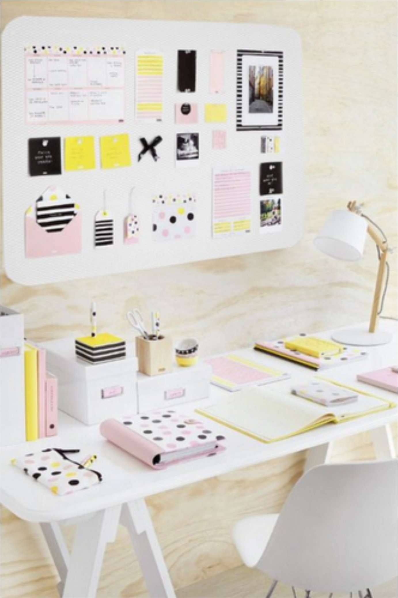 Barevná samolepící nástěnka VYLENKA 